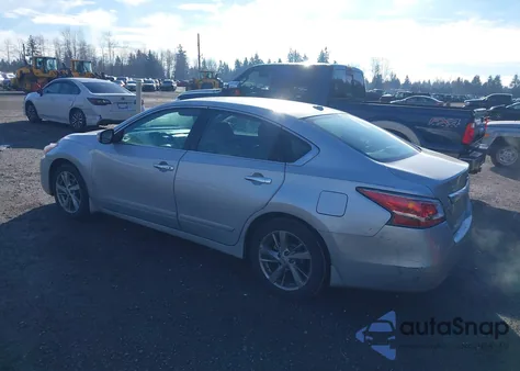 2015 Nissan Altima 2.5 из США, поврежденный, VIN 1N4AL3AP4FC595795